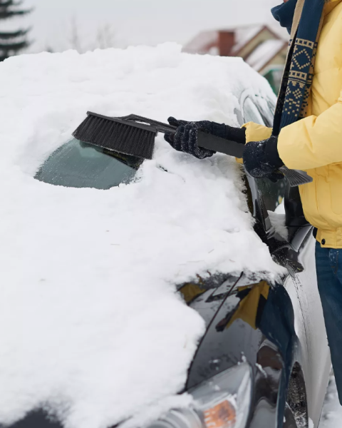 Телескопическая автомобильная щетка - скребок от снега и льда 65-82 см. / Щетина 20 см.